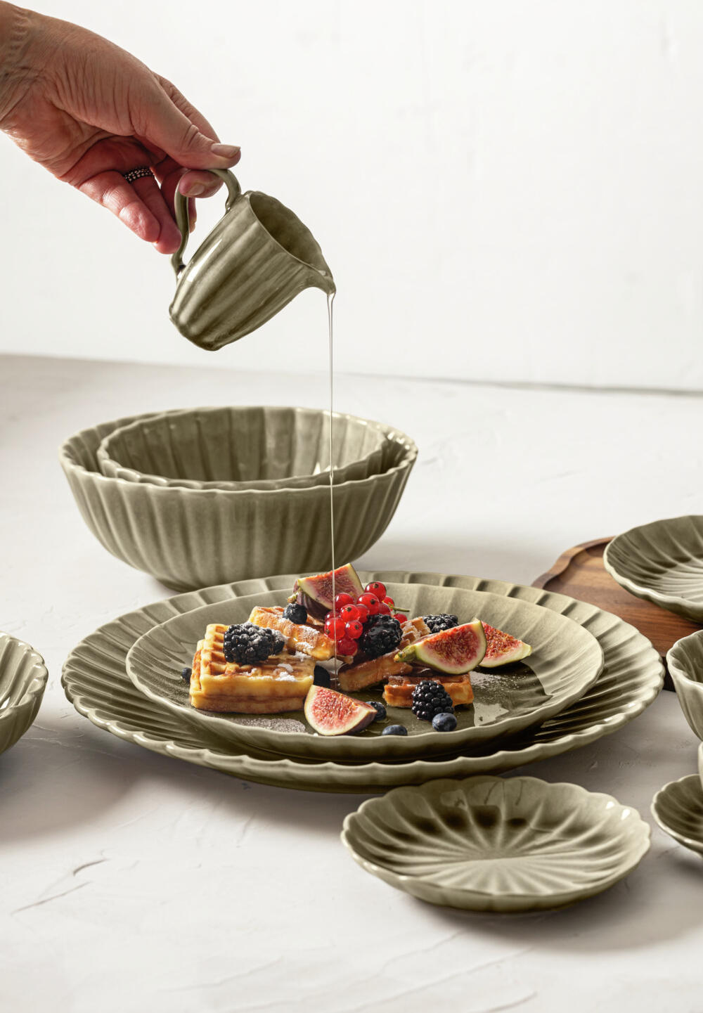 VEGA Flora Porcelain Milk and Sauce Jug, Grey, 110 ml, Ribbed Floral Design with Scalloped Rim, Dishwasher Safe, Professional HoReCa Pourer