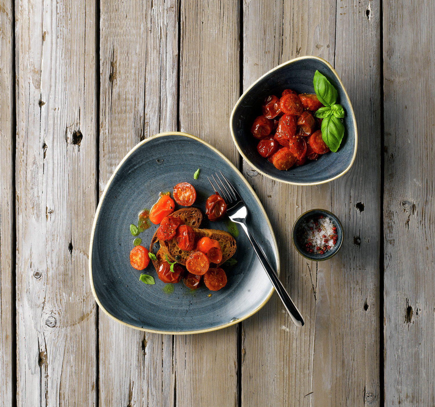 Churchill Stonecast Blueberry Triangular Bowl, 370ml Super Vitrified Porcelain, Color: blue/brown Hand-decorated Glaze, Professional Grade, 18.5x18.5cm