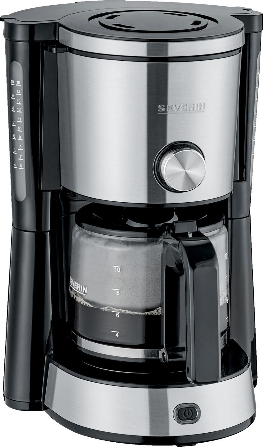 Severin Severin Elektrogeräte GmbH Kaffeemaschine KA 4825 mit Glaskanne Kaffeemaschine KA 4825 mit Glaskanne Kaffeemaschine KA 4825 mit Glaskanne; 1 l, 23x34x27.5 cm (WxHxD); black/silver Kaffeemaschine KA 4825 mit Glaskanne; 1 l, 23x34x27.5 cm (BxHxT); schwarz/silber Die SEVERIN KA 4845 Filterkaffeemaschine mit Glaskann ist die ideale Ausstattung für Apartments, Ferienwohnungen, Mobilheime, Gästehäuser, Serviced Apartments und weitere Hospitality-Bereiche. Sie bietet Gästen unkomplizierten Kaffeegenuss auf Knopfdruck und überzeugt durch hochwertige Materialien, einfache Bedienung und zuverlässige Funktionalität. Mit dem praktischen AromaSwitch kann die Kaffeezubereitung individuell angepasst werden – für einen kräftigen Kaffee am Morgen oder eine mildere Variante für entspannte Genussmomente am Nachmittag. So können Gastgeber ihren Gästen jederzeit ein flexibles Kaffeeerlebnis bieten. Das hochwertige Design mit Edelstahl-Applikationen fügt sich harmonisch in moderne Küchenbereiche ein. Dank des leistungsstarken Heizelements mit bis zu 1.000 Watt wird der Kaffee schnell und leise zubereitet. Der Schwenkfilter mit herausnehmbarem Filtereinsatz 1x4 ermöglicht eine einfache Befüllung und Reinigung. Mit einer Kapazität von 1,0 Liter für bis zu 8 Tassen eignet sich die Kaffeemaschine ideal für den täglichen Bedarf in Ferienunterkünften, Apartments oder Gästebereichen. Durchdachte Funktionen wie der Tropfverschluss für eine sichere Kannenentnahme während des Brühvorgangs, die beidseitig gut sichtbare Wasserstandsanzeige sowie die automatische Abschaltung sorgen für eine komfortable und sichere Nutzung – auch bei wechselnden Gästen. Vorteile für Hospitality & Vermietung Ideal für Apartments, Ferienwohnungen, Mobilheime, Gästehäuser und Serviced Apartments AromaSwitch für individuellen Kaffeegenuss Hochwertiges Design mit Edelstahl-Applikationen Praktische Einhand-Bedienung der Thermokanne Schnelles und leises Brühen dank effektivem 1.000-Watt-Heizelement 1,0 Liter Fassungsvermögen für bis zu 8 Tassen Schwenkfilter mit herausnehmbarem Filtereinsatz 1x4 für einfache Reinigung Tropfverschluss für saubere Kannenentnahme während des Brühvorgangs Beidseitige Wasserstandsanzeige für einfache Kontrolle Ein-/Aus-Schalter mit Kontrollleuchte Automatische Abschaltung für zusätzliche Sicherheit Die SEVERIN KA 4845 verbindet Komfort, Qualität und einfache Handhabung – eine zuverlässige Kaffeemaschine für Gastgeber, die ihren Gästen in Apartments, Ferienunterkünften und Hospitality-Bereichen einen angenehmen Aufenthalt mit persönlichem Komfort bieten möchten.
