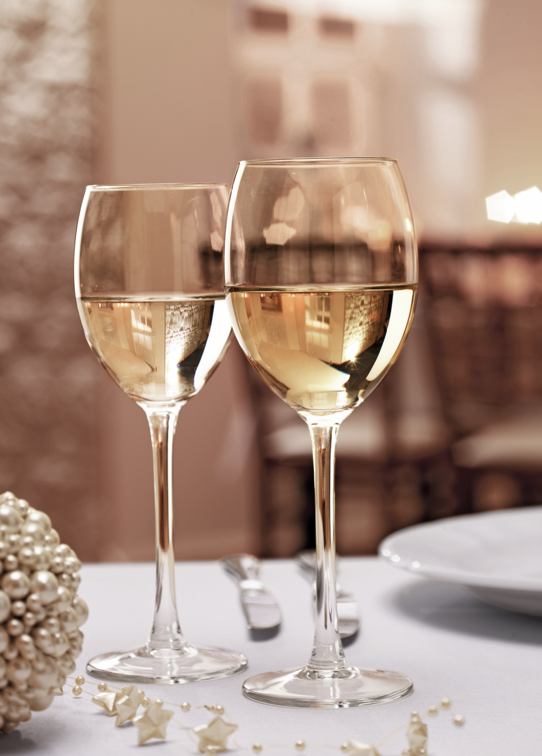 Royal Leerdam Plaza White Wine Glass, 250ml, Heavy Quality Thick-Walled Transparent Glass, Dishwasher Safe, 20cm Height