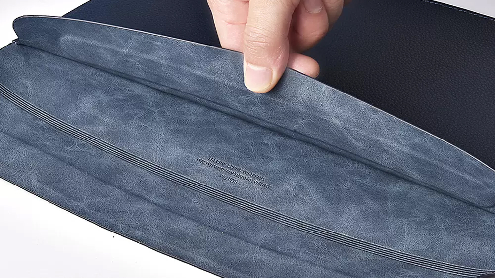 Husa Wiwu Skin Pro din Piele Naturala pentru MacBook Pro 14 inch, Protectie Ultra-slim Rezistenta la Apa cu Capac Magnetic si Compartiment Accesorii