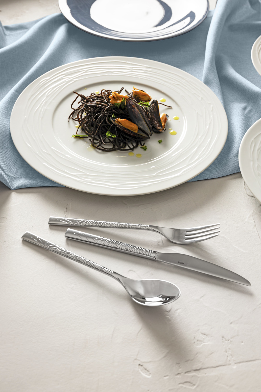 VEGA Taifun Porcelain Flat Plate, 6 pcs, White with Extravagant Relief Rim Pattern, Dishwasher and Microwave Safe