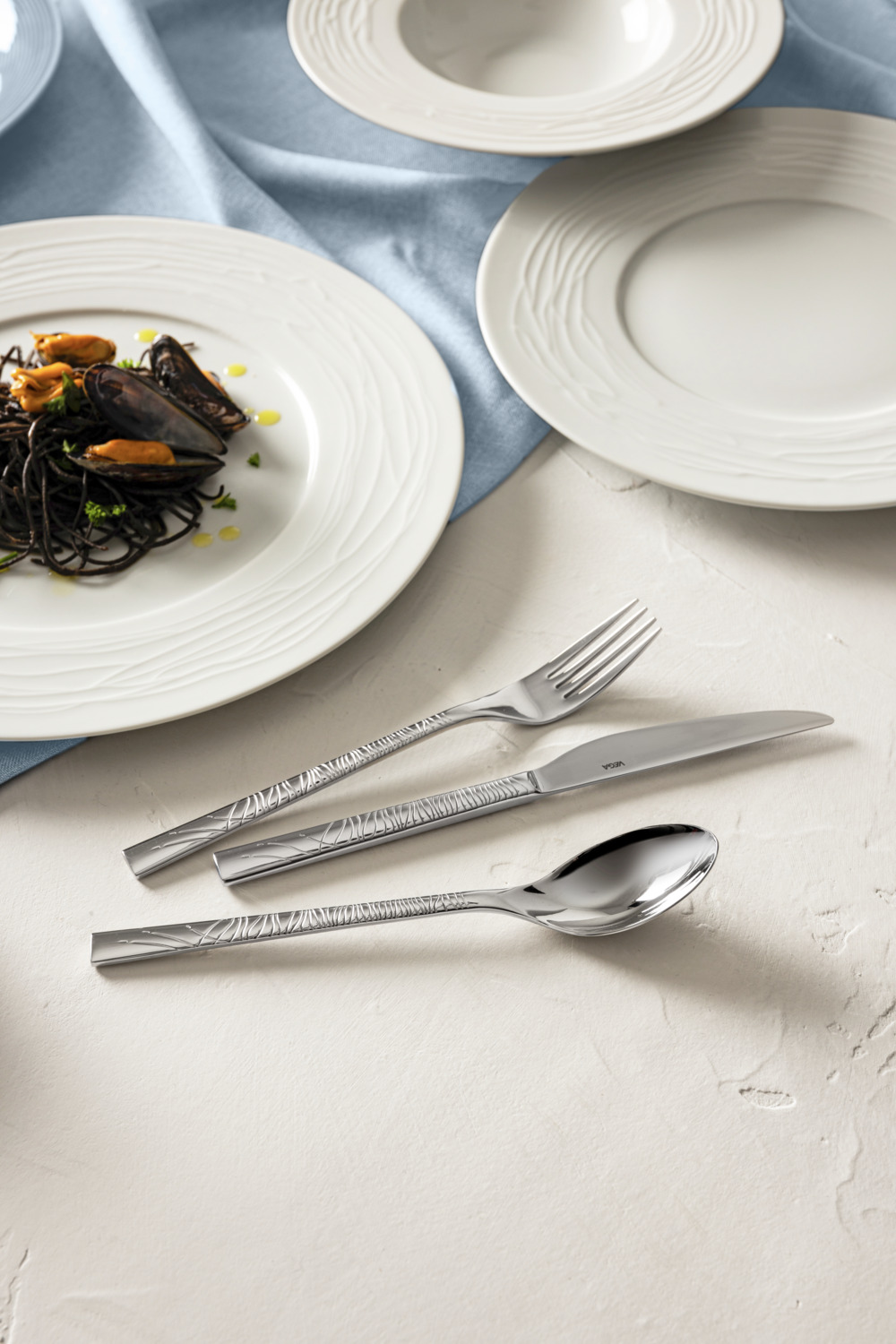 VEGA Taifun Porcelain Flat Plate, 31 cm, 4 pcs, White with Extravagant Relief Rim Pattern, Dishwasher and Microwave Safe
