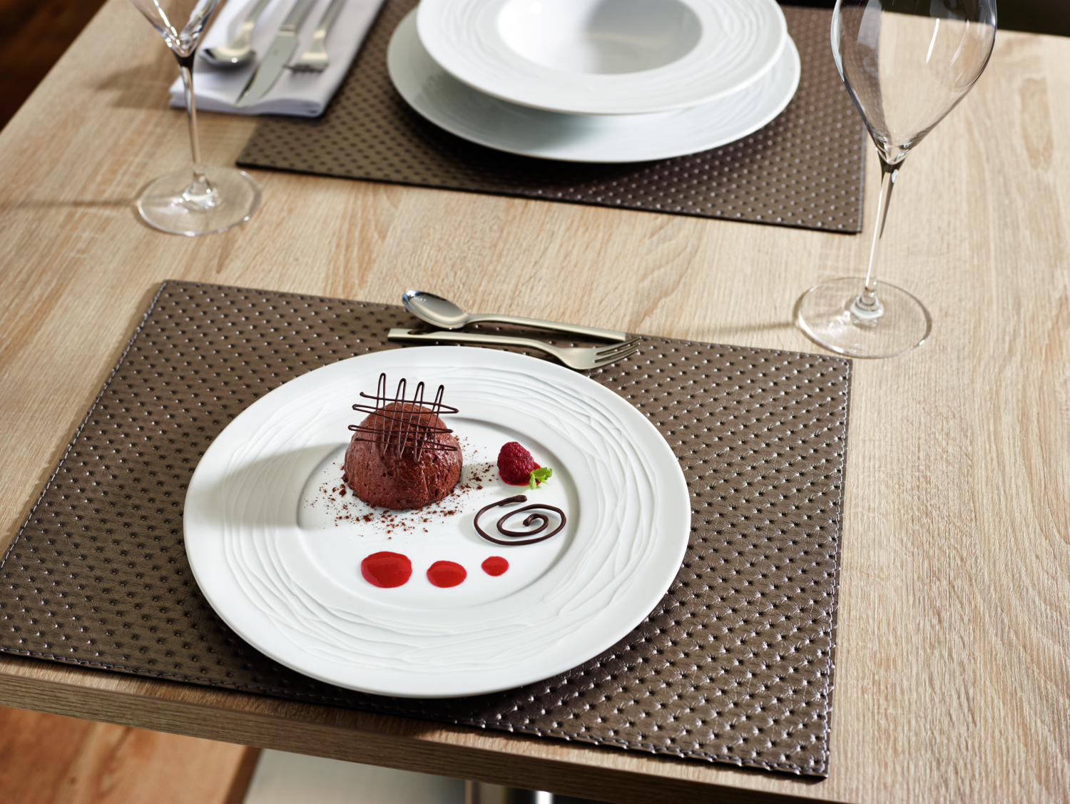 VEGA Taifun Porcelain Flat Plate, 31 cm, 4 pcs, White with Extravagant Relief Rim Pattern, Dishwasher and Microwave Safe