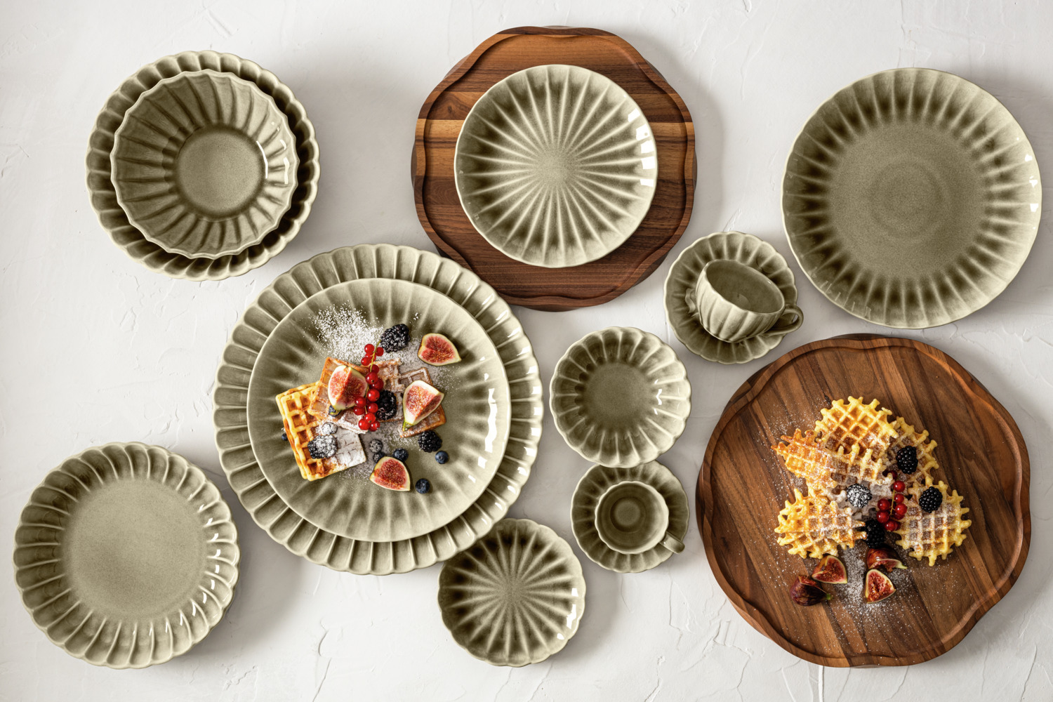VEGA Flora Deep Plate, 23 cm Porcelain Pasta Bowl with Floral Relief, Grey, Dishwasher and Microwave Safe, 300 ml