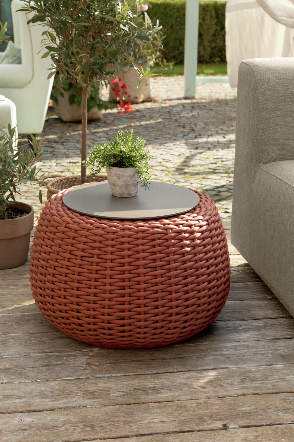 VEGA Tavano 2-in-1 Outdoor Pouf and Side Table, Rope Wicker, Aluminium Frame, 60cm Diameter, Terracotta Mottled, Weatherproof UV-Resistant