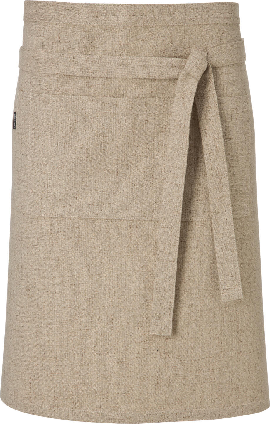 JOBELINE LUSINI Solutions GmbH Apron Mora 60x80 cm (LxW) Schürze Mora 60x80 cm (LxB) Apron Mora 60x80 cm (LxW); 60x80 cm (LxW); sand Schürze Mora 60x80 cm (LxB); 60x80 cm (LxB); sand 100% polyester. 200 g/m². 60°C wash. Stylish apron in linen look with two-section front pocket and two pen pockets made of wrinkle-resistant and easy-care polyester. The apron can be adjusted in width by means of a waistband. Pocket dimensions: 2 pockets each 21x15 cm and 2 pen pockets each 21x3.5 cm (LxW). 100 % Polyester. 200 g/m². 60°-Wäsche. Stylische Schürze im Leinen-Look mit zweigeteilter Vordertasche und zwei Stifttaschen aus knitterarmen und pflegeleichtem Polyester. Der Vorbinder lässt sich mittels Taillenband in der Weite regulieren. Taschenmaße: 2 Taschen je 21x15 cm und 2 Stifttaschen je 21x3,5 cm (LxB)