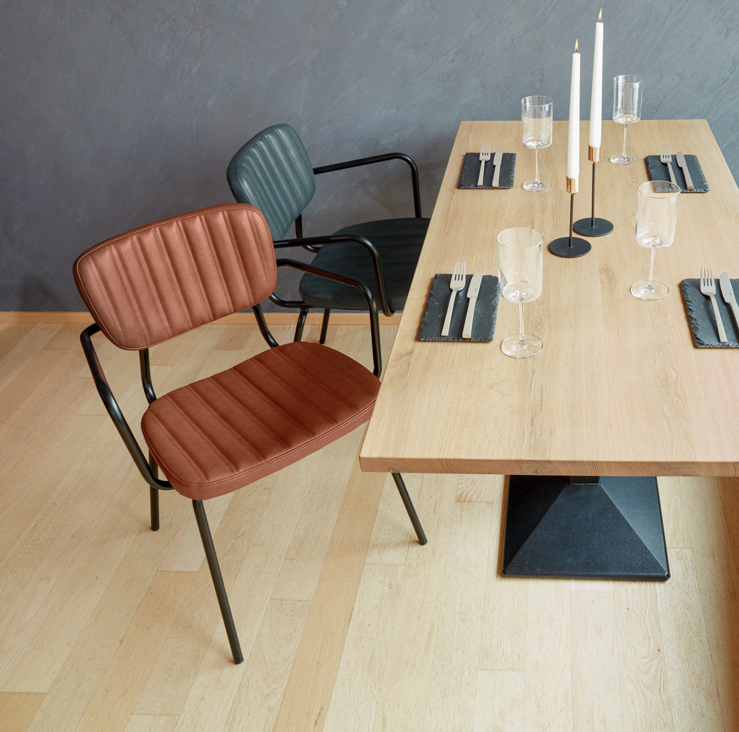 Scaun cu brate VEGA Tolo, Piele Ecologica Cognac cu Cusaturi Matlasate, Cadru Otel Vopsit in Negru, 55x53x81 cm, Utilizare Interioara