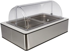 VEGA LUSINI Solutions GmbH Buffet display cabinet Fundale high, 10 cm, 2x GN 1/2, stain Buffetvitrine Fundale hoch, 10 cm, 2x GN 1/2, Edelstahl Buffet display cabinet Fundale high, 10 cm, 2x GN 1/2, stainless steel; GN 1/1, 63x42.5x33.9 cm (LxWxH); stainless steel/white/transparent; rectangular Buffetvitrine Fundale hoch, 10 cm, 2x GN 1/2, Edelstahl; GN 1/1, 63x42.5x33.9 cm (LxBxH); edelstahl/weiß/transparent; rechteckig The Fundale buffet display cabinet combines high-quality materials, sophisticated design and maximum functionality for gastronomy, catering and buffet solutions. The housing is made of brushed 18/10 stainless steel with an elegant laminate panel, which guarantees durability, stability and hygienic surfaces. The base tray made of high-quality plastic is heat-resistant up to 70 °C, while the polyethylene ice pack reliably ensures long-lasting cooling of food and drinks. Two 10 cm deep GN containers 1/2 made of 18/10 chrome-nickel stainless steel are included. They are rustproof, dishwasher-safe, have practical stacking lugs, reinforced corners and edges and a litre scale for easy portioning. The unbreakable Sturgis roll-top lid made of high-quality Tritan (BPA-free) ensures quiet and convenient opening and closing thanks to its non-slip rubberised stop. The refrigerated display case combines aesthetic design, practical handling and professional cooling performance in a durable and hygienic system. Advantages and features: * High-quality materials: 18/10 stainless steel, laminate panel, Tritan roll-top hood * Plastic base tray, heat-resistant up to 70 °C * Polyethylene ice pack for long-lasting cooling * 2x 10 cm deep GN containers 1/2 made of 18/10 chrome-nickel stainless steel, rustproof, dishwasher-safe, stackable, with litre scale * Unbreakable roll-top lid with non-slip rubberised stop * Ideal for buffets, catering, gastronomy and events * Professional design, durable, hygienic and easy to clean Die Buffetvitrine Fundale kombiniert hochwertige Materialien, durchdachtes Design und maximale Funktionalität für Gastronomie, Catering und Buffetlösungen. Das Gehäuse besteht aus gebürstetem Edelstahl 18/10 mit eleganter Laminatblende, was Langlebigkeit, Stabilität und hygienische Oberflächen garantiert. Die Basisschale aus hochwertigem Kunststoff ist hitzebeständig bis 70?°C, während der Kühlakku aus Polyethylen zuverlässig für langanhaltende Kühlung von Speisen und Getränken sorgt. Zwei 10?cm tiefe GN-Behälter 1/2 aus Chrom-Nickel-Edelstahl 18/10 sind im Lieferumfang enthalten. Sie sind rostfrei, spülmaschinenfest, verfügen über praktische Stapelnocken, verstärkte Ecken und Kanten sowie eine Literskala zur einfachen Portionierung. Die bruchsichere Rolltophaube Sturgis aus hochwertigem Tritan (BPA-frei) sorgt dank rutschfester Anschlagsgummierung für ein leises und komfortables Öffnen und Schließen. So vereint die Kühlvitrine ästhetisches Design, praktische Handhabung und professionelle Kühlleistung in einem langlebigen und hygienischen System. Vorteile und Eigenschaften: * Hochwertige Materialien: Edelstahl 18/10, Laminatblende, Tritan-Rolltophaube * Basisschale aus Kunststoff, hitzebeständig bis 70?°C * Kühlakku aus Polyethylen für langanhaltende Kühlung * 2x 10?cm tiefe GN-Behälter 1/2 aus Chrom-Nickel-Edelstahl 18/10, rostfrei, spülmaschinenfest, stapelbar, mit Literskala * Bruchsichere Rolltophaube mit rutschfester Anschlagsgummierung * Ideal für Buffets, Catering, Gastronomie und Events * Professionelles Design, langlebig, hygienisch und pflegeleicht