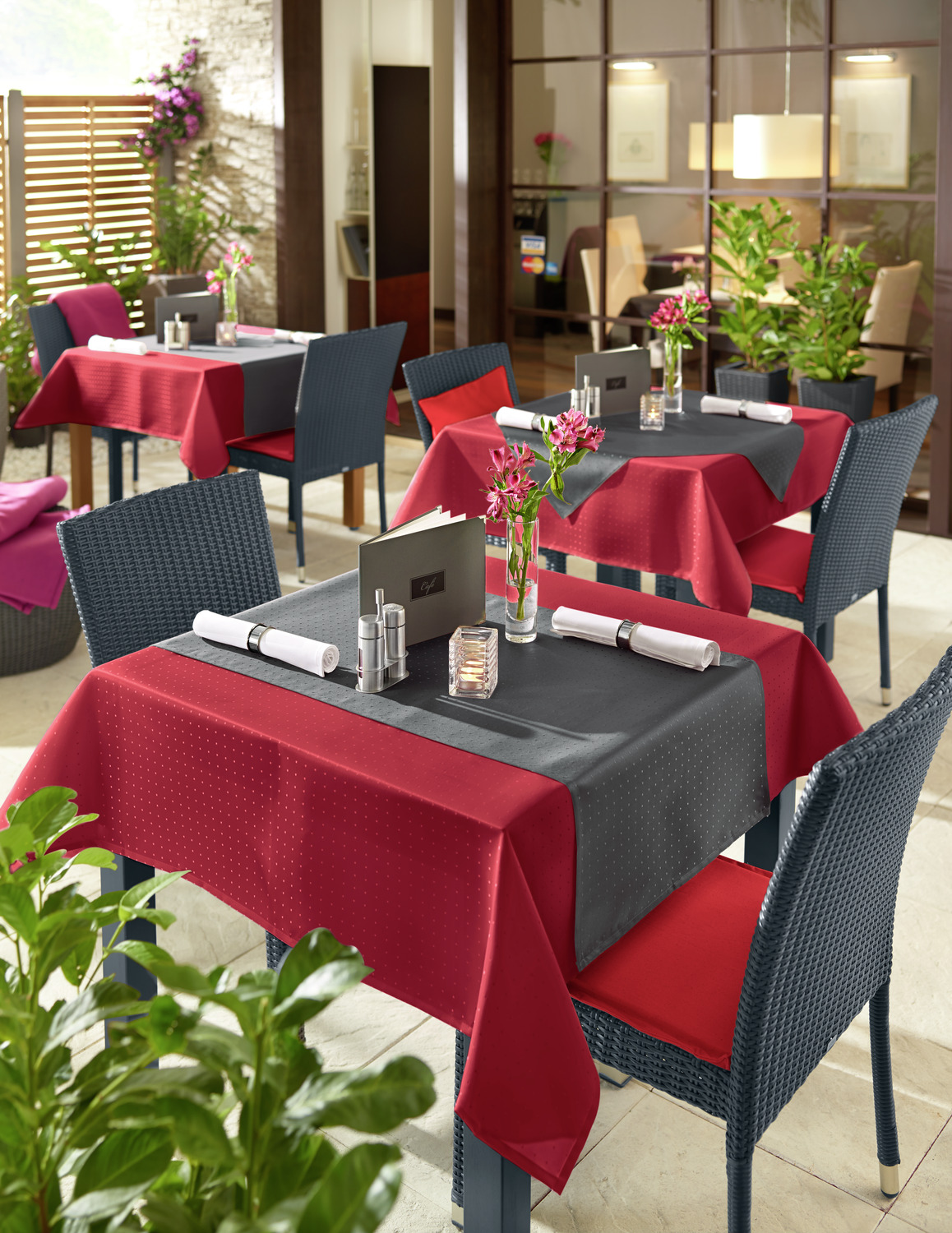 ERWIN M. LUSINI Solutions GmbH Tablecloth Nito angular Tischdecke Nito eckig Tablecloth Nito angular; 80x80 cm (WxL); taupe; square Tischdecke Nito eckig; 80x80 cm (BxL); taupe; quadratisch 100% polyester. Weight approx. 200 g/m². Glossy table linen with check design. Stain resistant finish. Particularly easy-care, hard-wearing, quick-drying and easy-iron. Suitable for indoor and protected outdoor use. 100 % Polyester. Gewicht ca. 200 g/m². Glänzende Tischwäsche mit Karo-Dessin. Fleckabweisende Ausrüstung. Besonders pflegeleicht, strapazierfähig, schnelltrocknend und bügelleicht. Für den Innen- und geschützten Außenbereich geeignet.