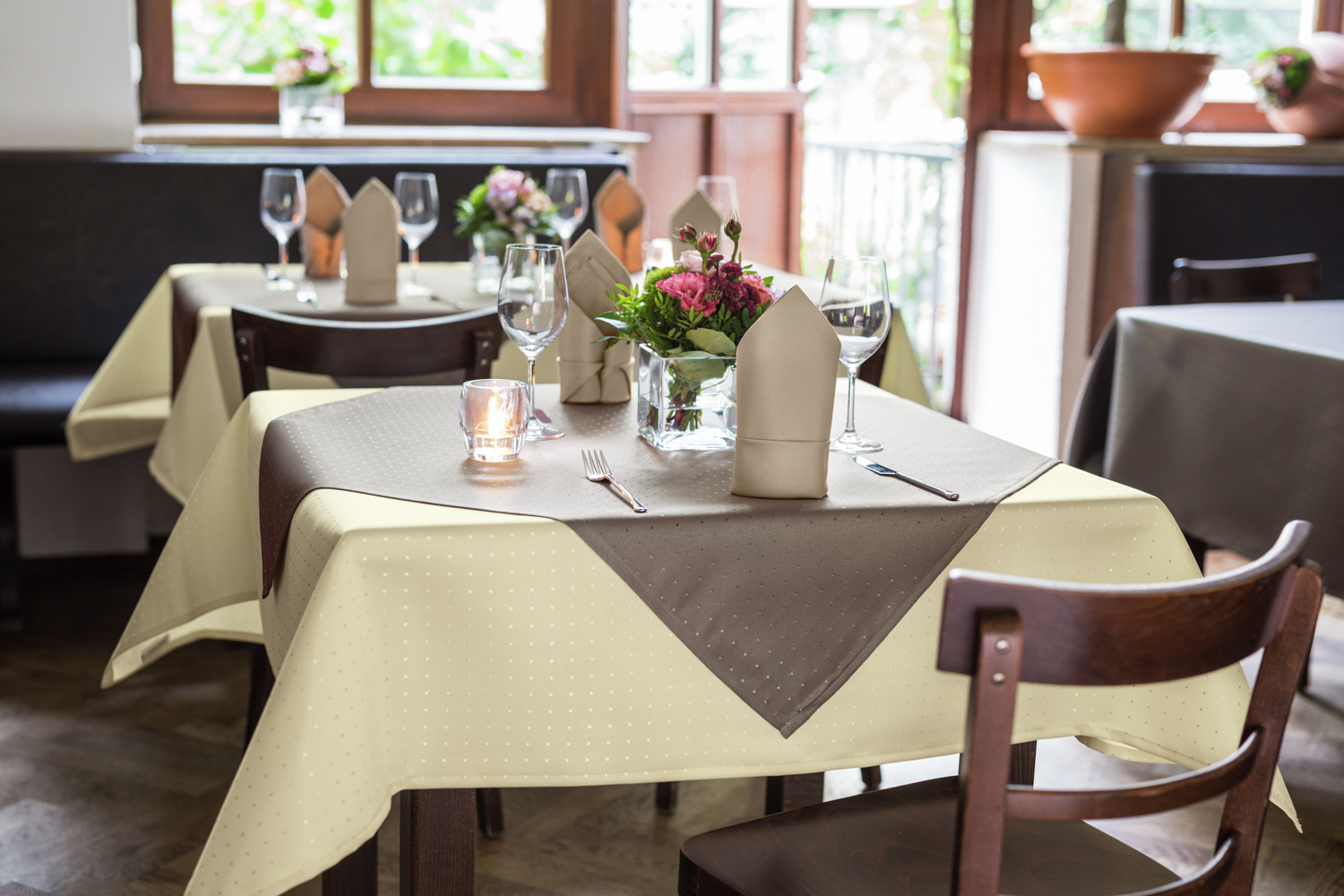 Erwin M. Lusini Nito Square Tablecloth 100x100 cm Champagne Beige 100% Polyester Glossy Check Design Stain Resistant Easy-Care