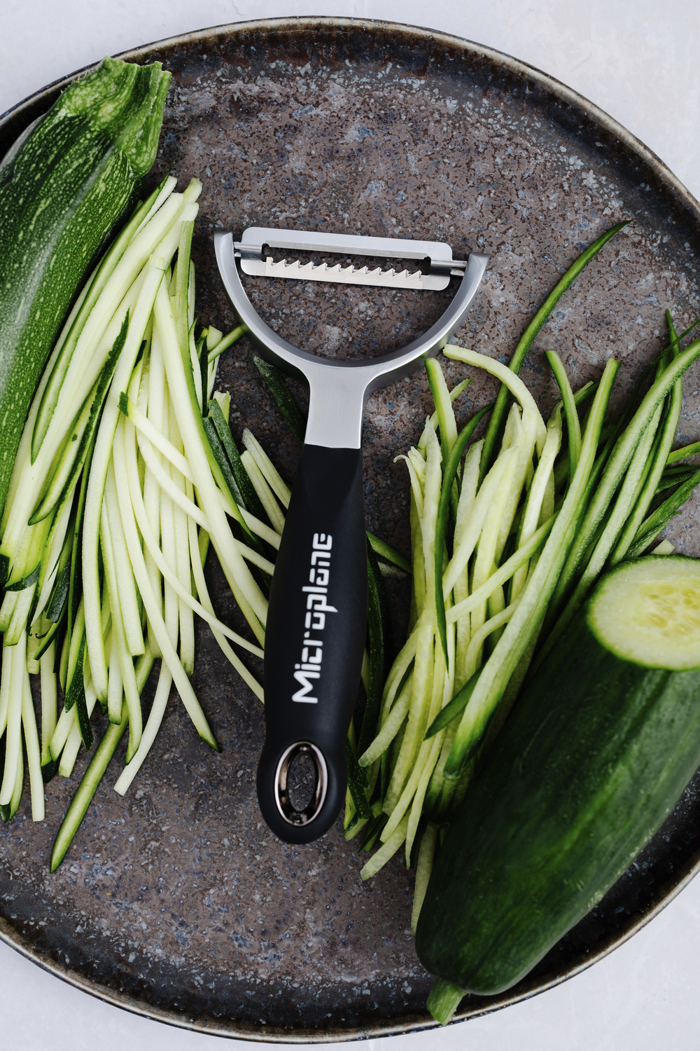 Microplane Professional Y Peeler, Julienne Stainless Steel Double Blade, Ergonomic Non-Slip Soft-Touch Handle, Y-Shaped Vegetable Peeler, 16.4 x 7.5 x 2.5 cm