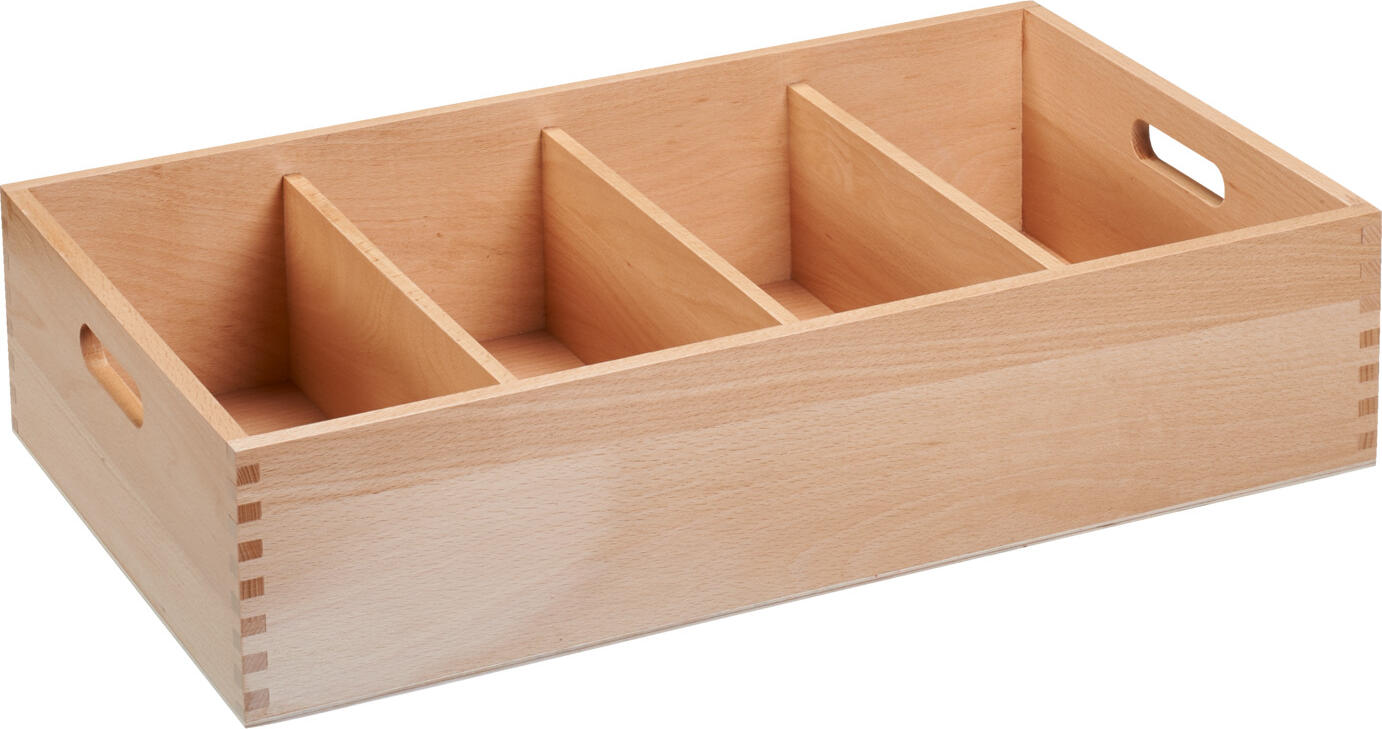 PULSIVA LUSINI Solutions GmbH Cutlery tray Wood Besteckkasten Wood Cutlery tray Wood; 52x30.5x12 cm (LxWxH); beech Besteckkasten Wood; 52x30.5x12 cm (LxBxH); buche Rectangular cutlery tray made of beech. Four compartments for a total of approx. 240 pieces. With two side accesses for transport. Heavy quality for a firm stand. Notsuitable for dishwashers. Rechteckiger Besteckkasten aus Buche mit vier Fächern für insgesamt ca. 240 Teile. Mit zwei seitlichen Eingriffen zum Transport. Schwere Qualität für festen Stand. Nicht spülmaschinengeeignet.