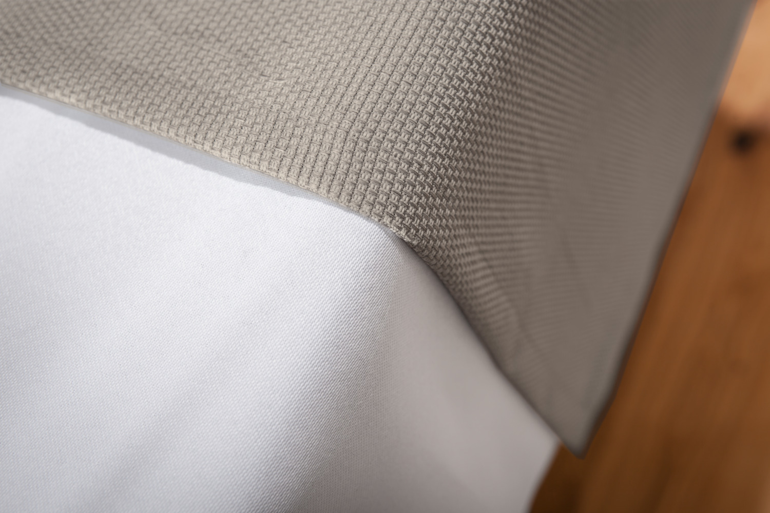 ERWIN M. LUSINI Ambita Jacquard Table Runner, 100% Polyester, 40 x 130 cm, Stain Resistant, Easy-Care Structured Fabric, Taupe