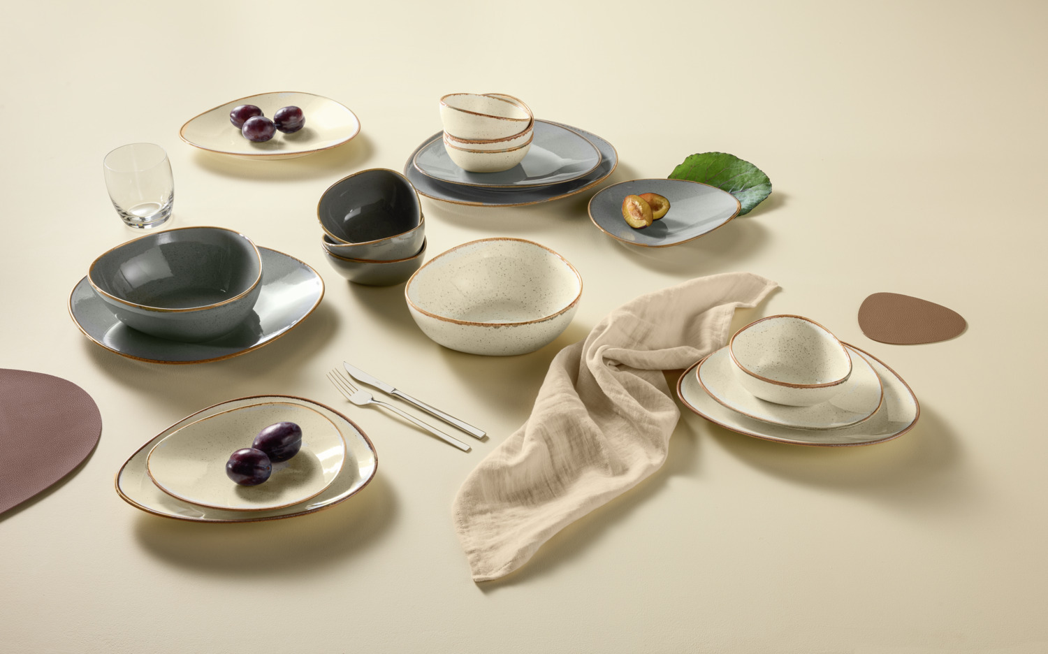 VEGA Sidina Organic Porcelain Flat Plate, Irregular Artisan Shape, Beige, 27.5 x 21 cm, Dishwasher and Microwave Safe, Professional Catering