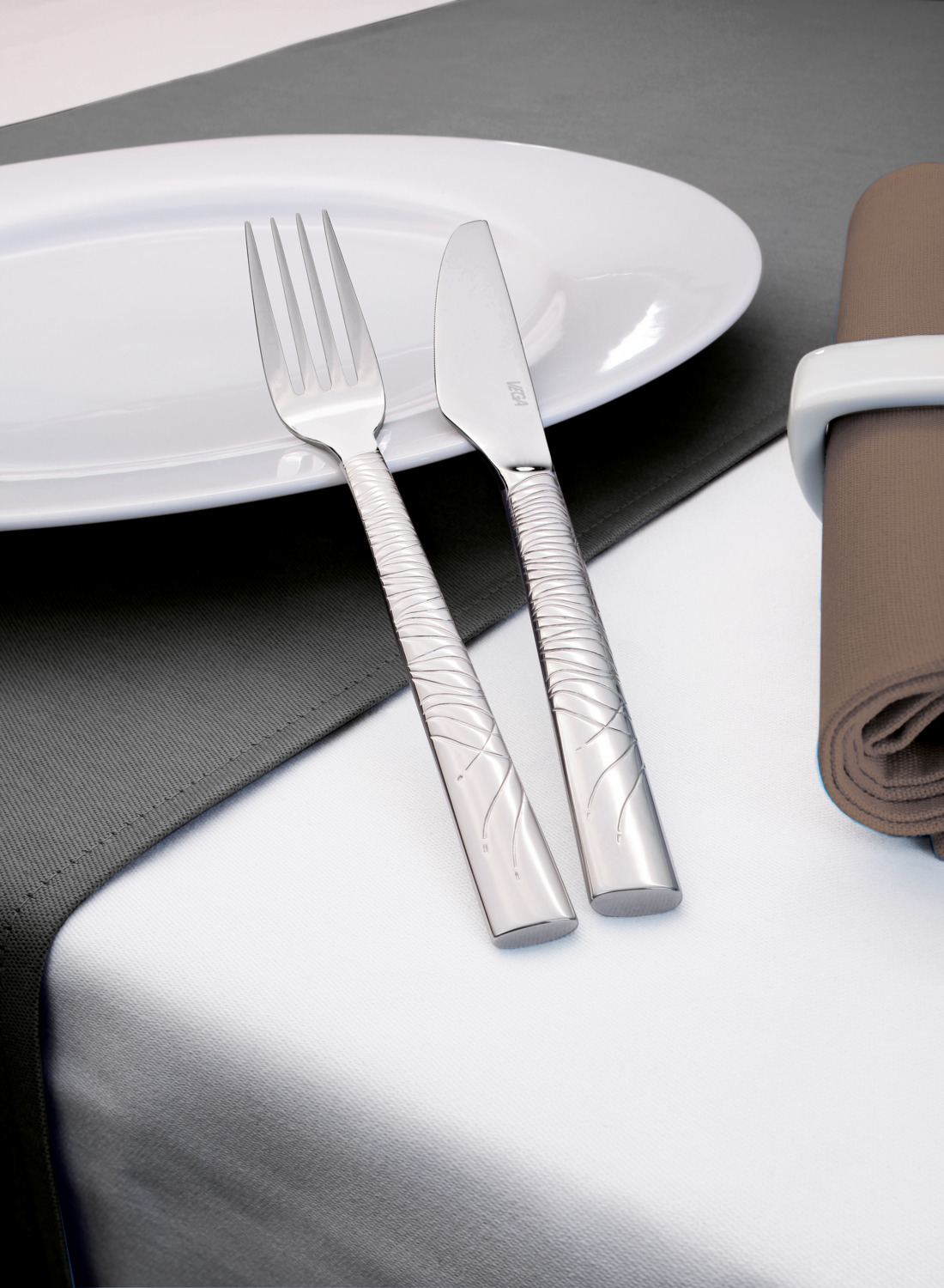 VEGA Monastir Table Fork Set, 18/10 Chrome-Nickel Stainless Steel, Mirror Polished with Decorative Wave Relief, 20.5 cm, Dishwasher Safe