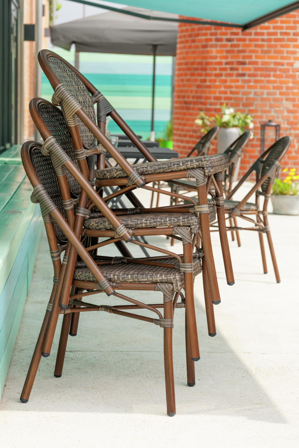 VEGA Tolia Outdoor Stacking Bistro Chair, Powder-Coated Aluminum Frame Wood Look, Plastic Mesh Seat, Weatherproof UV-Resistant, 46x55x87.5 cm