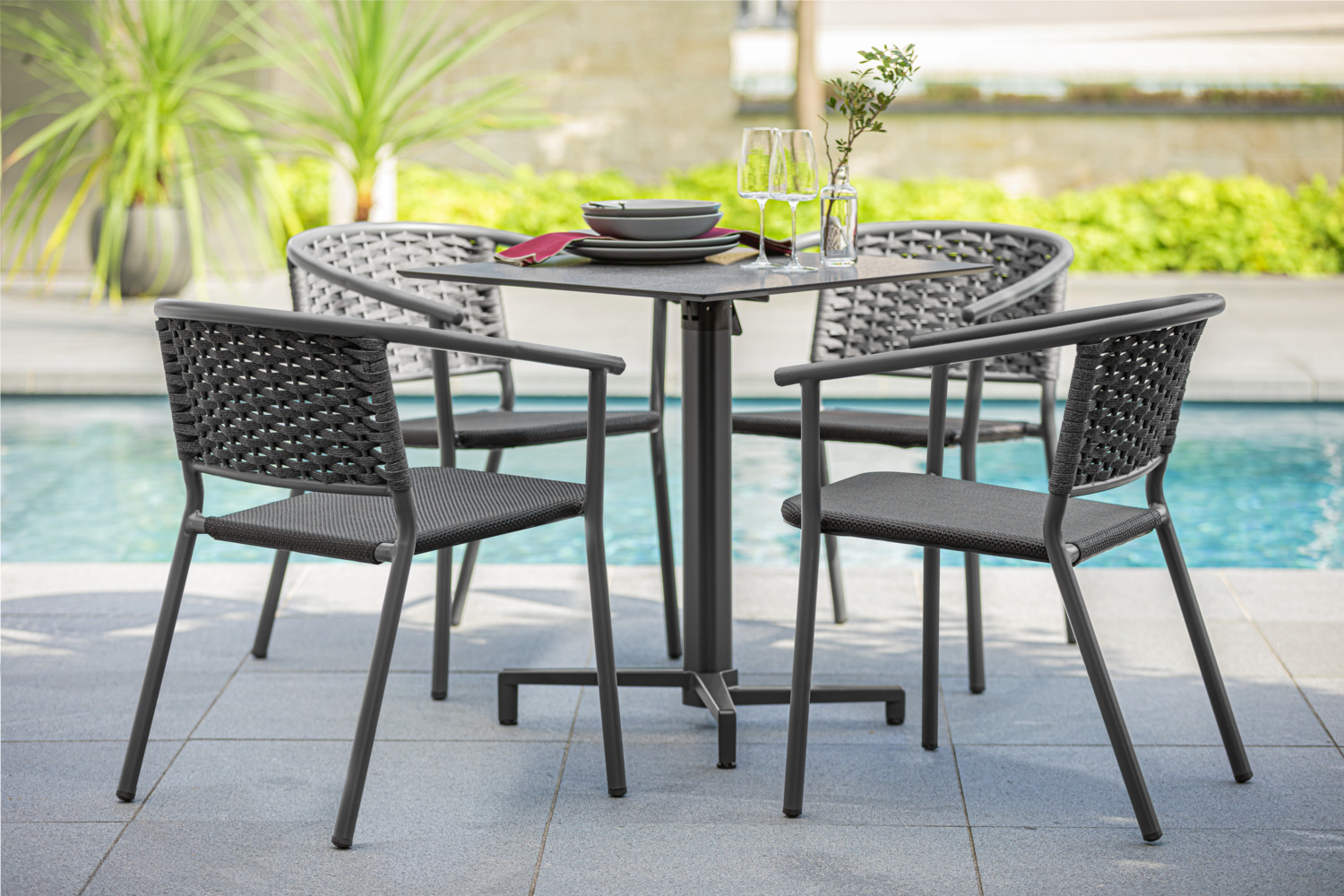 Scaun de exterior stivuibil VEGA Tacoma, cadru din aluminiu vopsit electrostatic, seat din Textilene si rope, rezistent la UV, Antracit, 57x64x73 cm