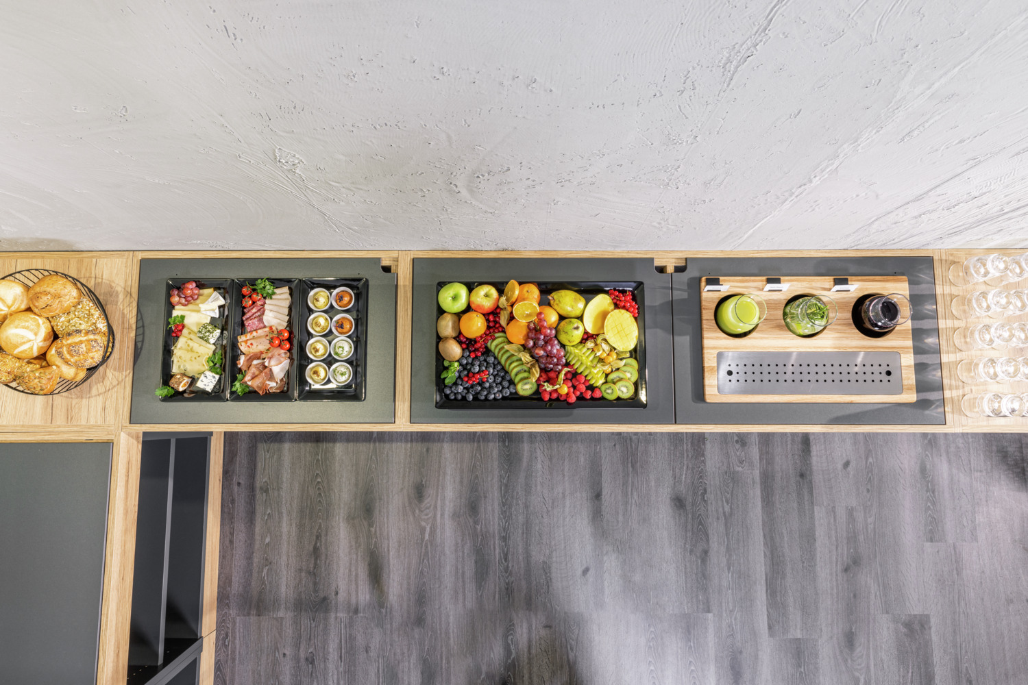 VEGA LUSINI Melamine Buffet Platter GN 1/3, Black, Shockproof and Unbreakable Presentation Tray, Dishwasher Safe, 32.5 x 17.6 x 3 cm
