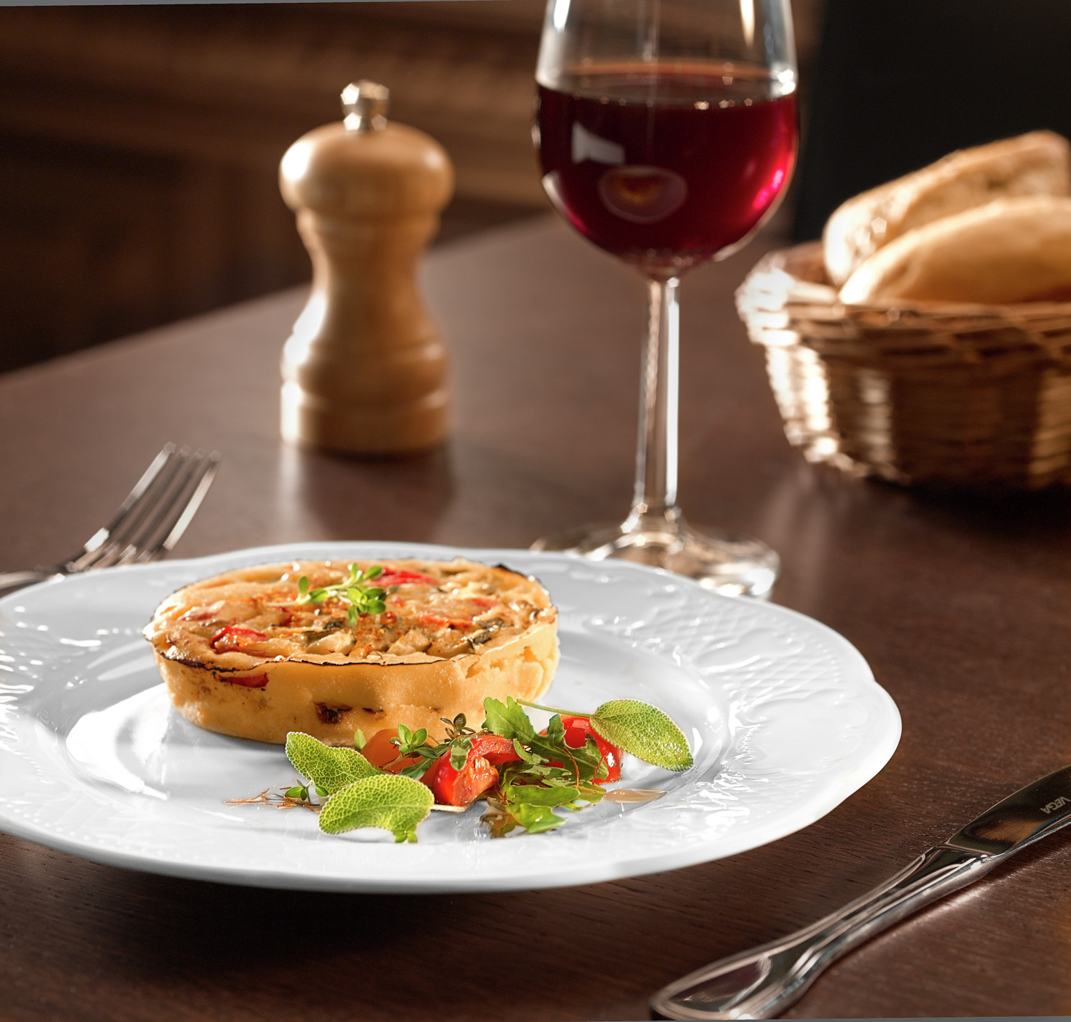 Royal Leerdam Bouquet Red Wine Glass, 590ml Crisal Glass, High Durability, Dishwasher Safe, 21.2cm Height