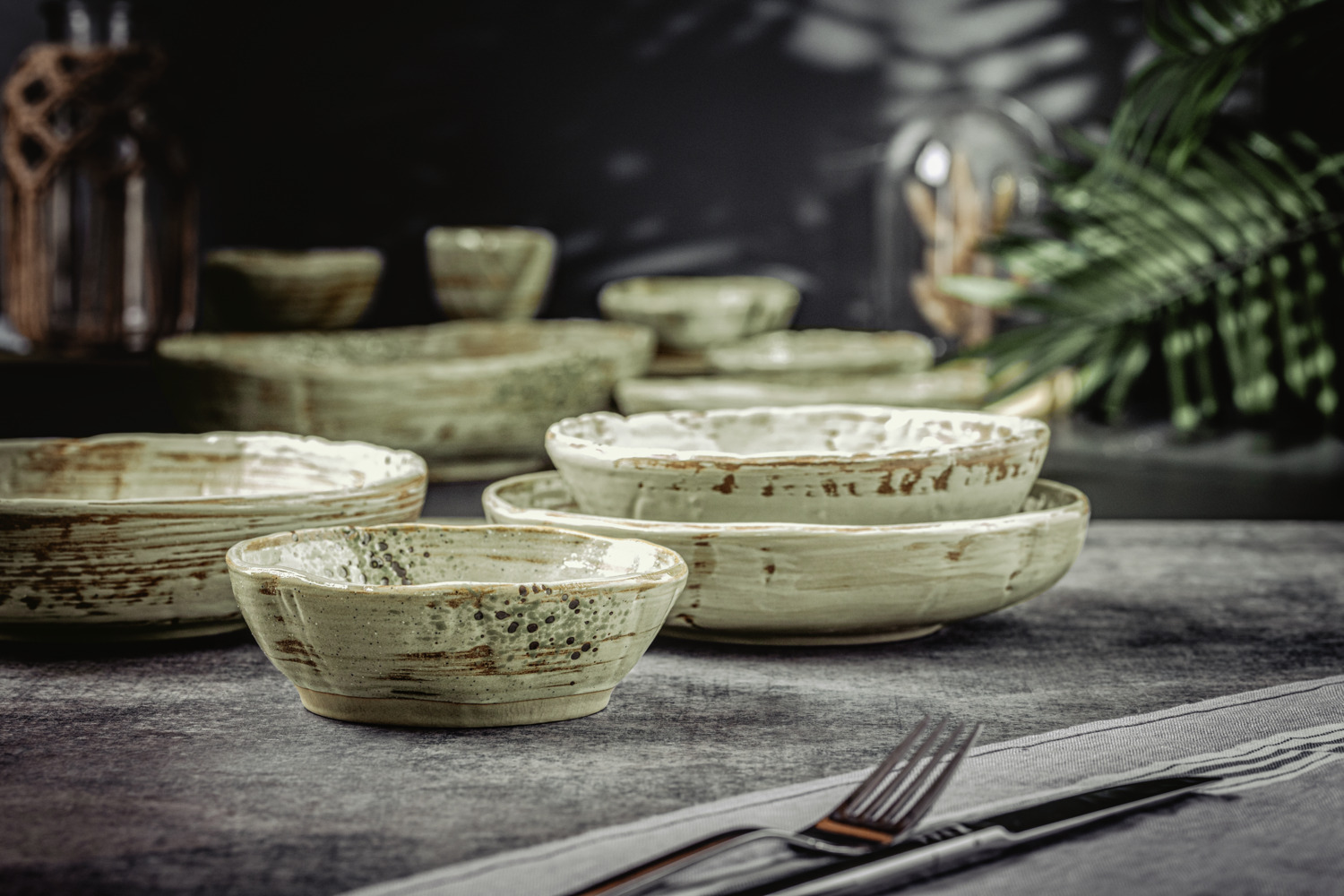 VEGA Taoqi Deep Plate, 24cm Porcelain Round Bowl, 1200ml, Brown/Grey Speckled Finish, Irregular Edges, Microwave and Dishwasher Safe