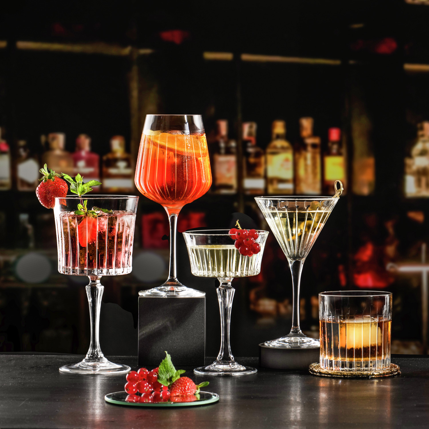 RCR Timeless Crystal Cocktail Glass, 500ml Transparent Grooved Relief Design, Dishwasher Safe, 20.8cm Height