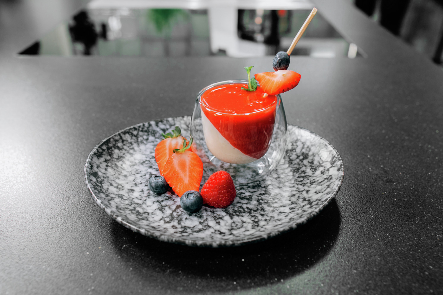 VEGA Mamoro Organic Flat Plate, Porcelain, 20 x 17.5 x 2.5 cm, Rimless, Dishwasher and Microwave Safe, Handmade Feel