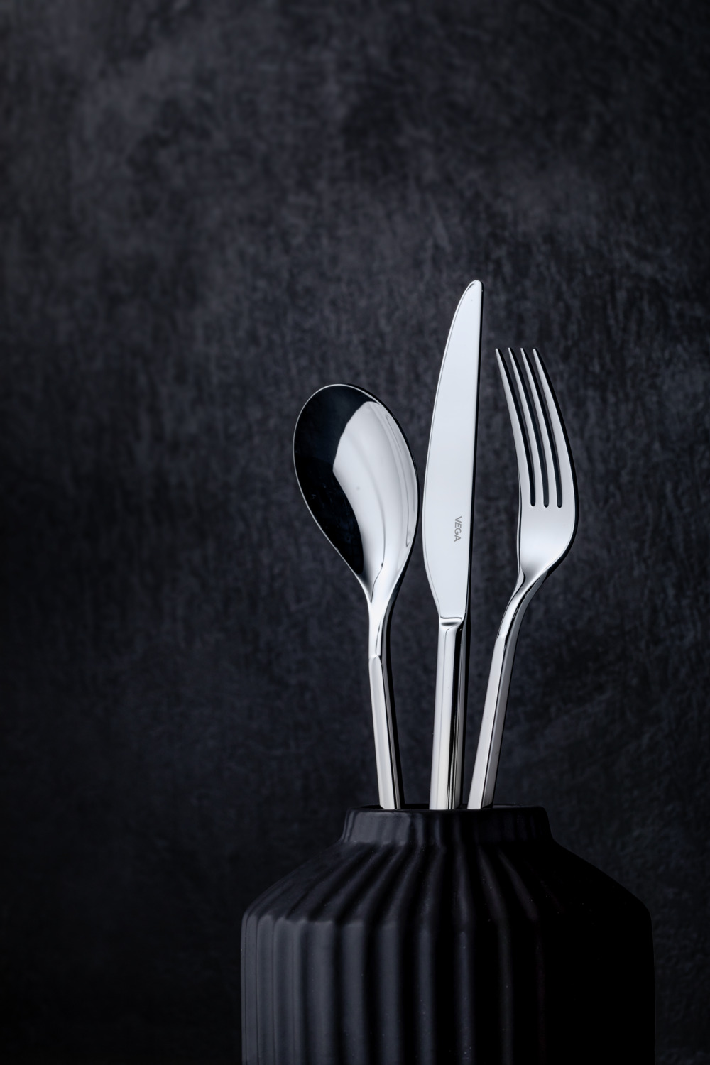VEGA Toulon Table Fork, 18/10 Chrome-Nickel Stainless Steel, Mirror Polished, Rustproof, Dishwasher Safe, Slim Handle, 20.5 cm, Silver