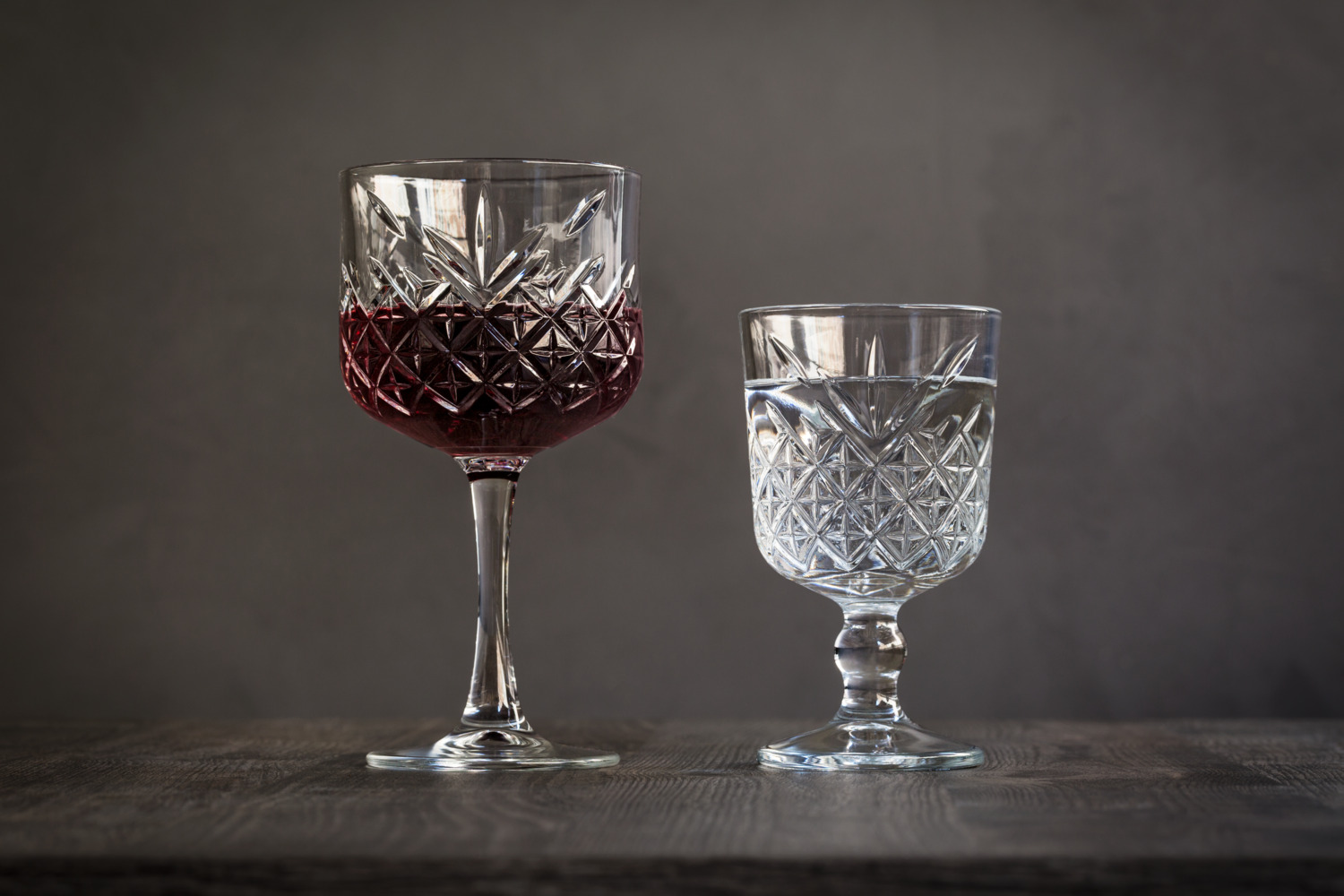 Pahar de Cocktail Pasabahce Timeless, 320 ml, Inaltime 151 mm, Diametru 88 mm, Sticla Temperata Transparenta cu Model Relievat, Rezistent la Masina de Spalat Vase
