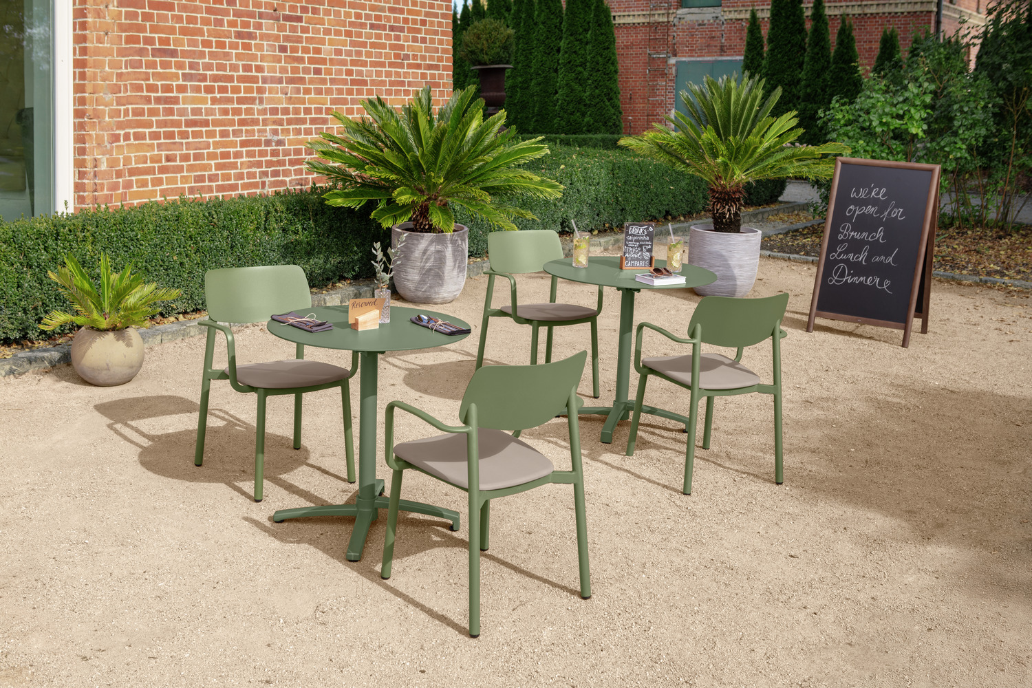 Masa exterioara de aluminiu VEGA Taipa, Rotunda 60cm x 72cm, Blat Pliabil, Vopsita in Praf, Rezistenta la Intemperii si Rugina pentru Cafenele