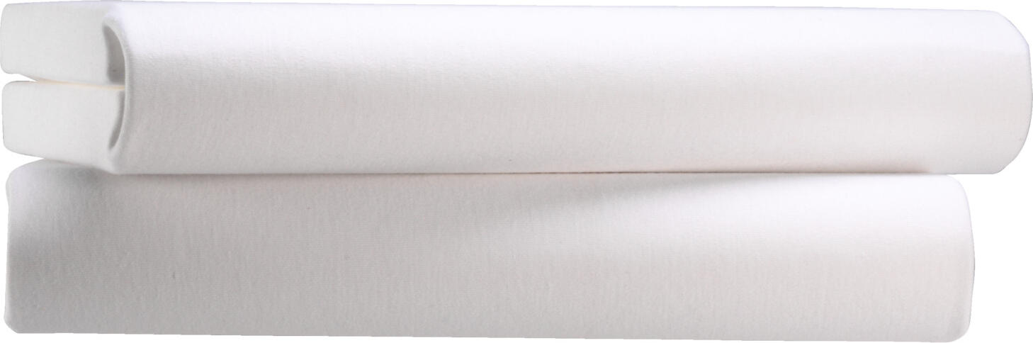 PULSIVA LUSINI Solutions GmbH Fitted sheet Savannah interlock-jersey Spannbettlaken Savannah Interlock-Jersey Fitted sheet Savannah interlock-jersey; 90-100x200 cm (WxL); white; 2 piece / pack Spannbettlaken Savannah Interlock-Jersey; 90-100x200 cm (BxL); weiß; 2 Stück / Pack 50% cotton, 50% polyester. Weight approx. 180 g/m². Robust interlock double jersey fitted sheet with firmly sewn-in elastic band. Provides extremely pleasant sleeping comfort. Opaque, easy-care. Bar height 27 cm. 50 % Baumwolle, 50 % Polyester. Gewicht ca. 180 g/m². Robustes Interlock-Double-Jersey-Spannbetttuch mit fest eingenähtem Gummiband. Bietet äußerst angenehmen Liegekomfort. Blickdicht, pflegeleicht. Steghöhe 27 cm.