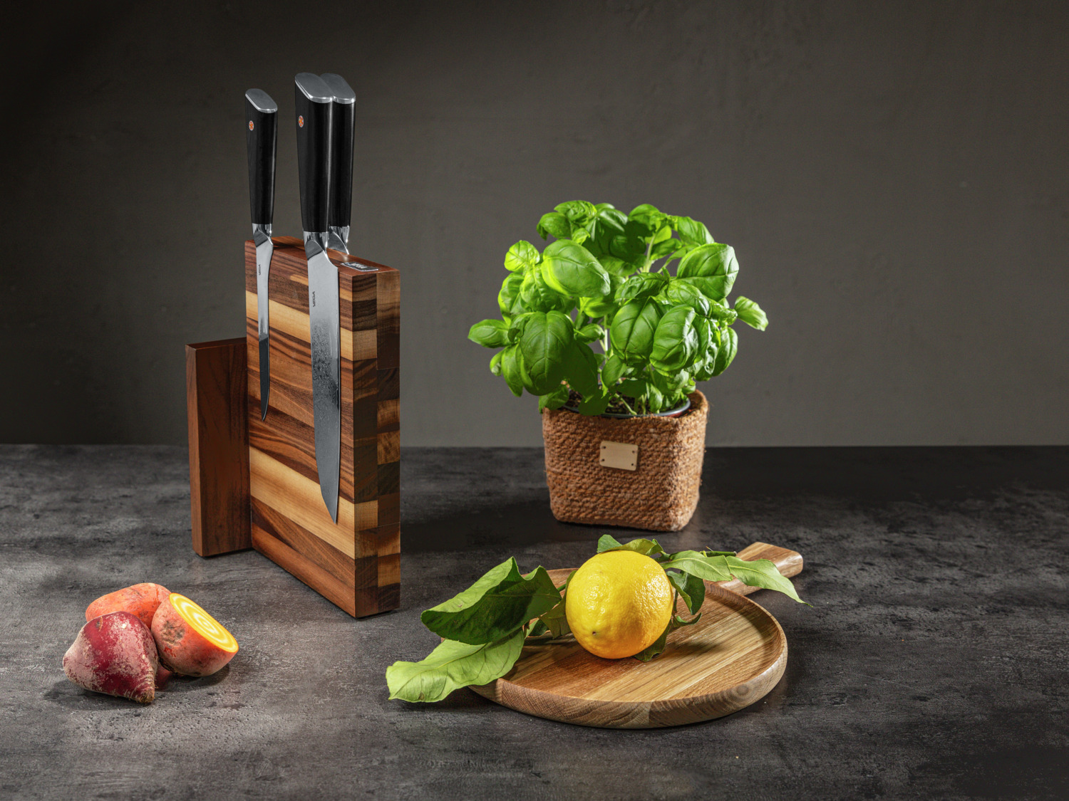 VEGA Pablo Magnetic Knife Block, Oiled Walnut Wood, Capacity for 10 Knives up to 26cm, 20x13x26.5cm, Natural Walnut