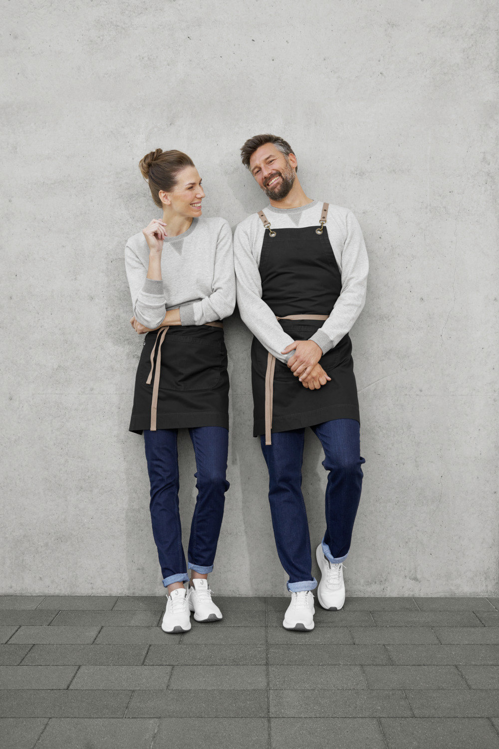 JOBELINE Ben Waist Apron, Black, 50x80 cm, Cotton-Polyester Blend with PU Coating, Two-part Pocket for Mini Tablet, Pen and Tea Towel Loops