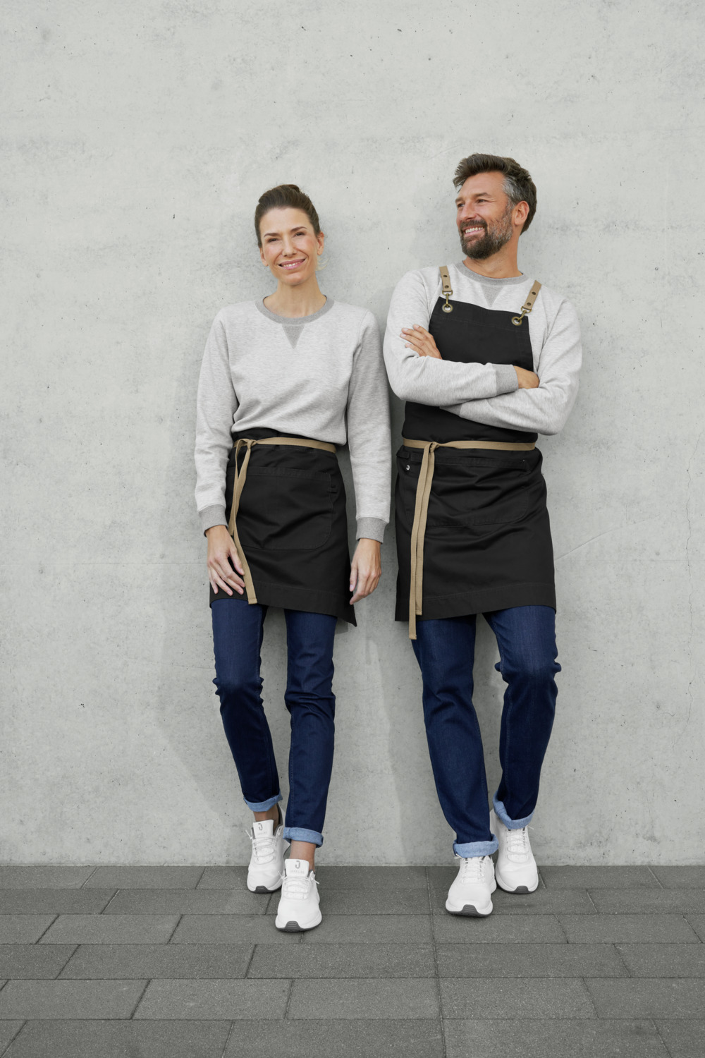 JOBELINE Ben Waist Apron, Black, 50x80 cm, Cotton-Polyester Blend with PU Coating, Two-part Pocket for Mini Tablet, Pen and Tea Towel Loops
