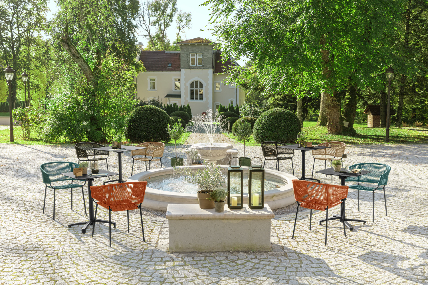 VEGA Taipa Outdoor Aluminum Table, Square Folding Top, Powder Coated, Rust-proof and UV-resistant, 60x60x72 cm, Black