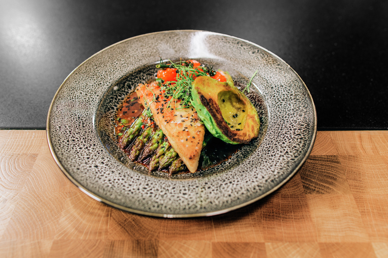 VEGA Nano deep Stoneware Plate, Black, Reactive Glaze Round Dish with Irregular Edges, 24 cm Diameter, Dishwasher and Microwave Safe