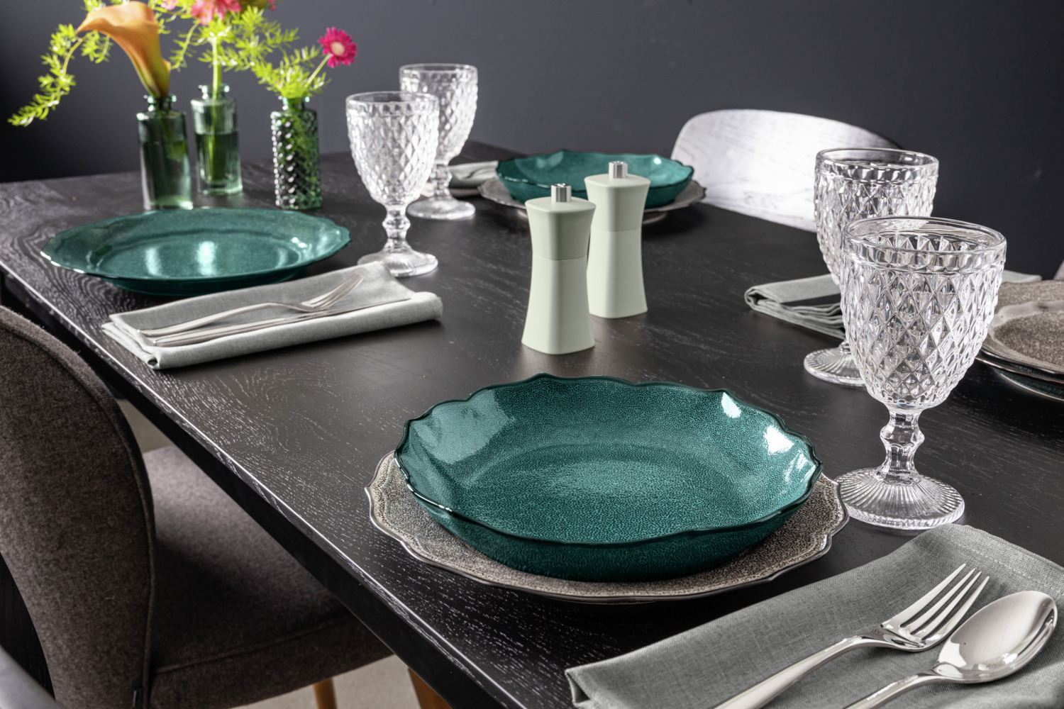VEGA Plate Antiqus deep 172978 Porcelain Round Plate, Teal Petrol, Glossy Finish, Classic Vintage Style, 4 pieces, 24 cm Diameter, 1000 ml Capacity, Dishwasher and Microwave Safe