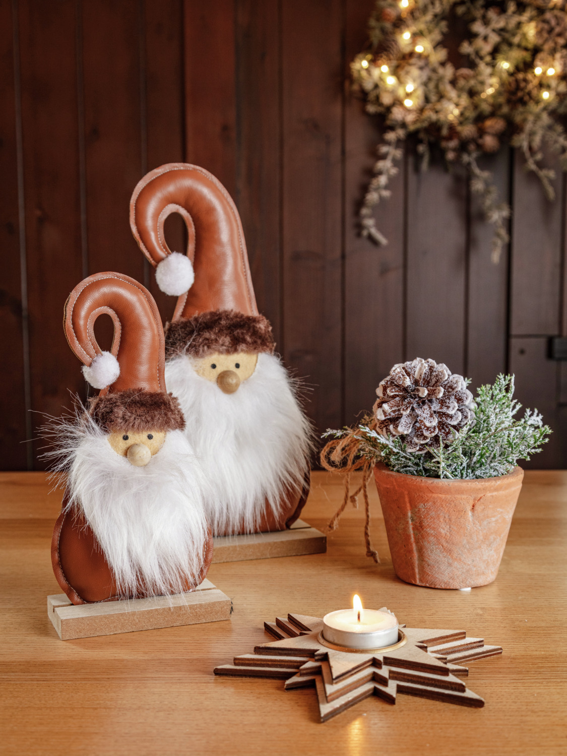 Vega Gonk Decoration Afrim, Decorative Wichtel Figure with Wooden Base, Imitation Leather and Textiles, 10 x 5 x 21 cm, Brown and White
