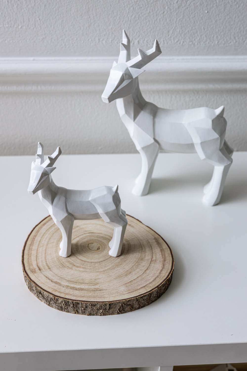 Figurina Crap Agna Vega, Design Modern Geometric Low-Poly, Rasina Alba, 11.5 x 5 x 15.5 cm
