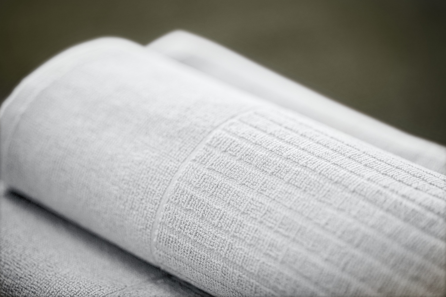 Prosop de Sauna ERWIN M. LUSINI Alassio, Alb, 100% Bumbac Terry Răsucit, 70 x 200 cm, Standard OEKO-TEX 100, Prosop Wellness si Spa cu Bucla de Agatare