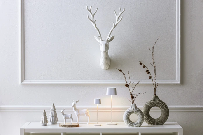 Vega Deer Agna Modern Geometric Low-Poly Decorative Figurine, White Resin Christmas Ornament, 18 x 9 x 24.5 cm