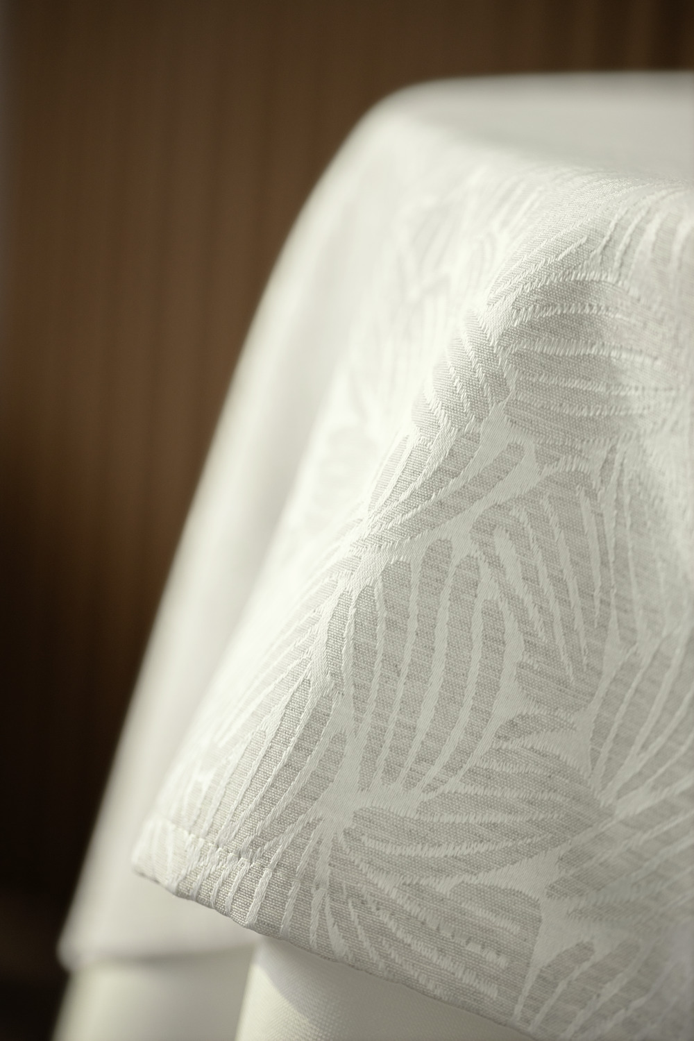 ERWIN M. Munera Tablecloth Fabric by the Metre, 100% Polyester Floral Jacquard, 320 cm Width, Easy-Iron, Hard-Wearing, OEKO-TEX Standard 100