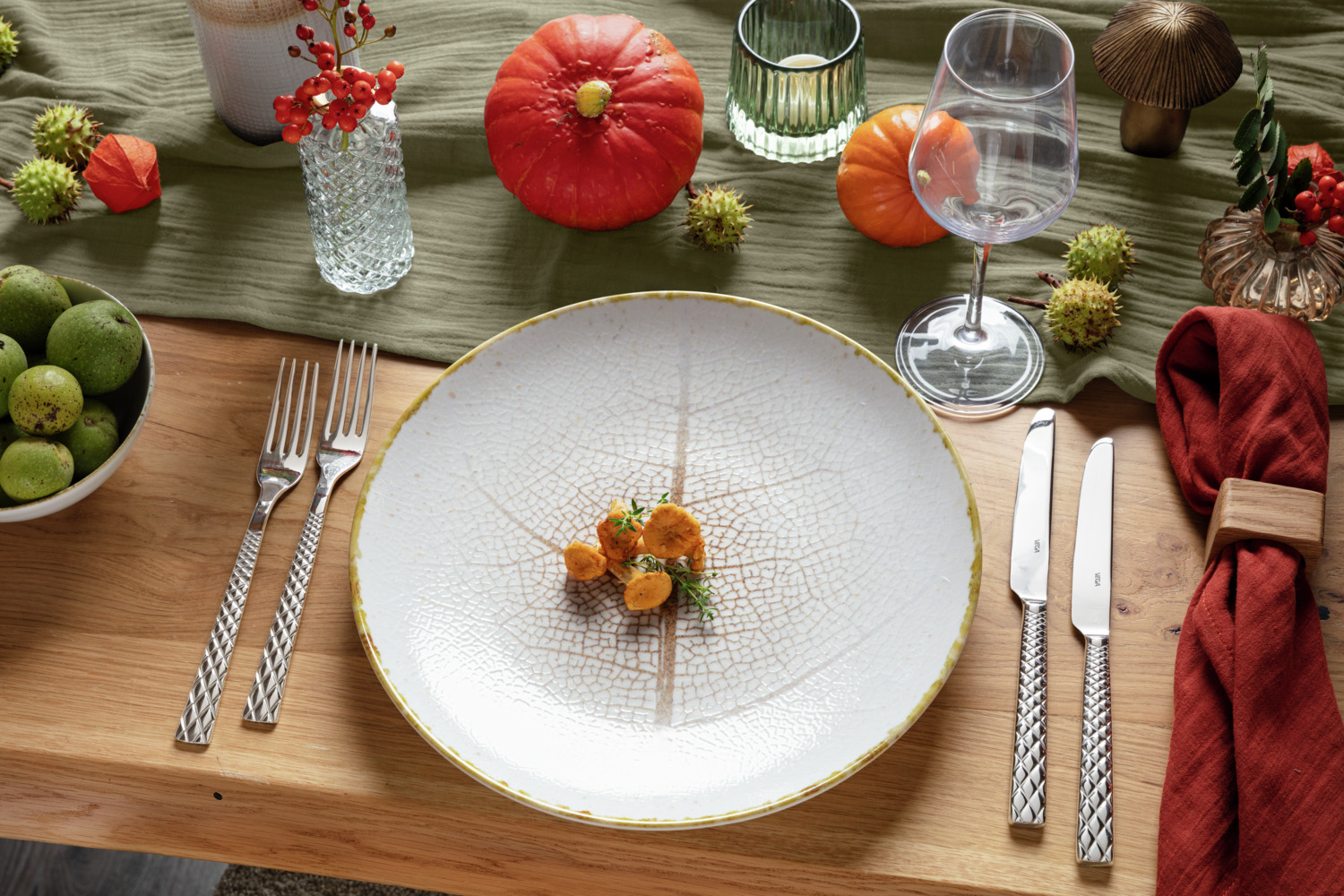 VEGA Pianta Porcelain Flat Plate 31 cm Round White Brown Digital Leaf Pattern Dishwasher and Microwave Safe