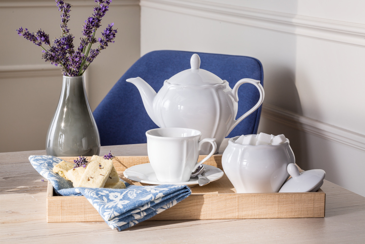 VEGA Amely Porcelain Sugar Bowl with Lid, White, 300 ml, Round with Decorative Relief and Nostalgic Accents, Dishwasher and Microwave Safe