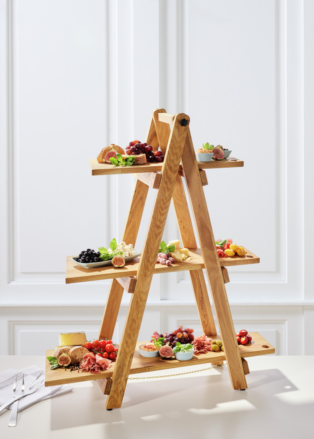 VEGA Pollino Serving Board, Oiled Oak Wood, Trapezoidal Shape, Integrated Handle, 53 x 25 x 2 cm, Food Safe