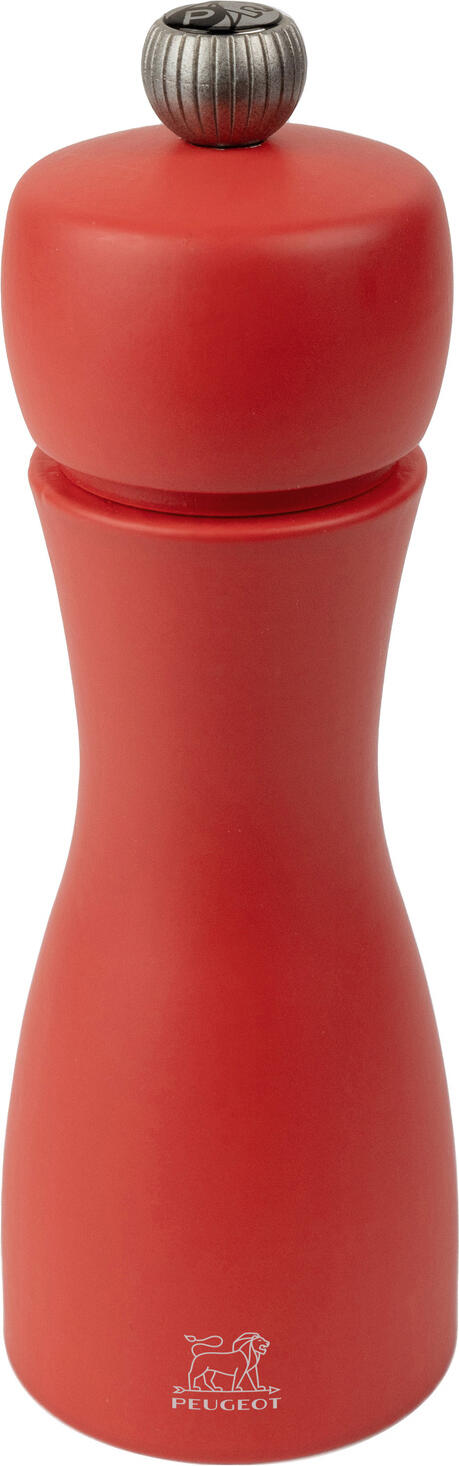 Peugeot Peugeot Saveurs SNC Pepper mill Tahiti Pfeffermühle Tahiti Pepper mill Tahiti; 15 cm (H); red; 6 piece / pack Pfeffermühle Tahiti; 15 cm (H); rot; 6 Stück / Pack The Peugeot Tahiti series consists of trendy colors to combine, available as a pepper or salt mill. The mills shine in the colors of the elements fire, earth, water and air. The different but complementary colors ensure that the pepper and salt mills are easy to distinguish but still harmonize wonderfully. Combine the colors to match your color scheme. Naturally, the mills are equipped with the tried-and-tested original Peugeot grinder. Die Peugeot Tahiti-Serie besteht aus trendigen Farben zum Kombinieren, erhältlich als Pfeffer- oder Salzmühle. Die Mühlen erstrahlen in den Farben der Elemente Feuer, Erde, Wasser, Luft. Die unterschiedlichen aber komplementären Farben, sorgen dafür, dass Pfeffer- & Salzmühle leicht zu unterscheiden sind, aber trotzdem wunderbar harmonieren. Kombinieren Sie die Farben passend zu Ihrem Farbkonzept! Natürlich sind die Mühlen mit dem bewährten Original-Peugeot-Mahlwerk ausgestattet.
