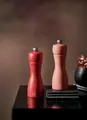 Râșnița de piper Peugeot Tahiti, 15 cm, Lemn Vopsit Lăcuit Roșu, Mecanism din Oțel Călit, Fabricată în Franța, Garanție pe Viață
