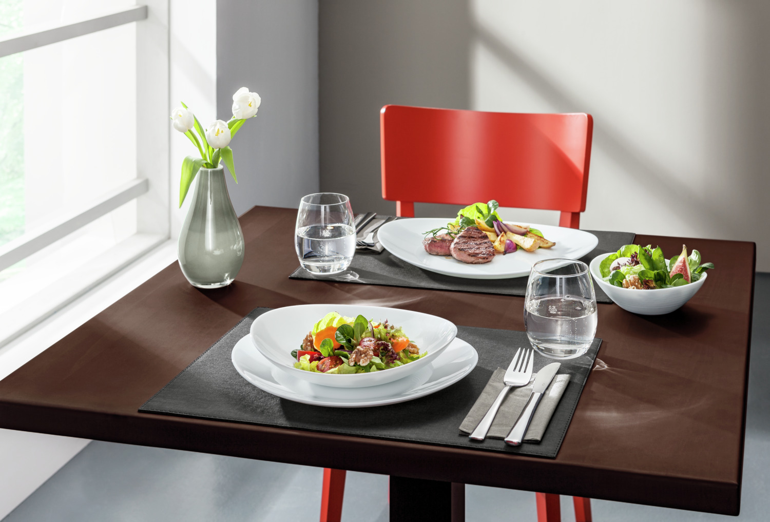 Bormioli Rocco Prometeo Oval Flat Plate, Tempered Opal Glass, White, 27.3x24x3 cm, Stackable, Microwave and Dishwasher Safe, Made in Italy
