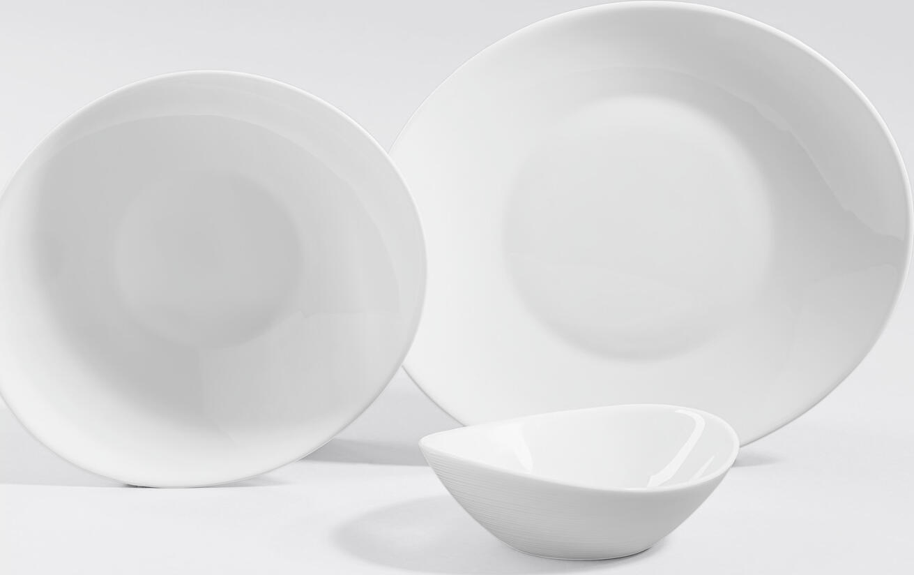 Bormioli Rocco Prometeo Oval Flat Plate, Tempered Opal Glass, White, 27.3x24x3 cm, Stackable, Microwave and Dishwasher Safe, Made in Italy