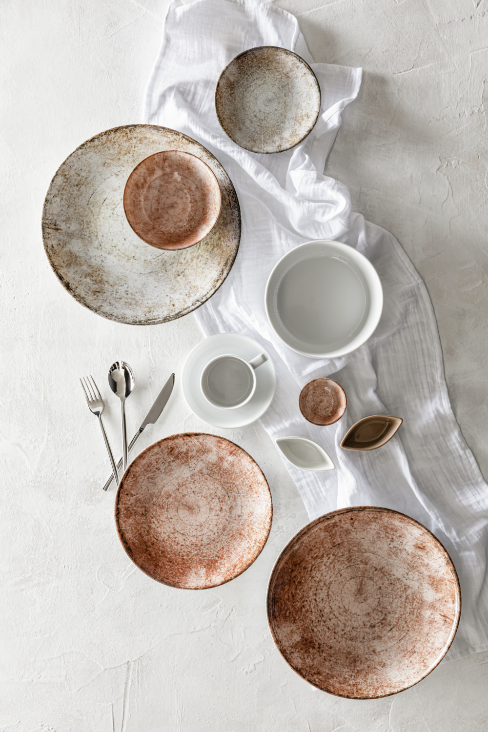 Farfurie Rasa VEGA Gironia, Porcelana Rotunda 24.5 cm, Imprimare Digitala Rose, Compatibila cu Masina de Spalat Vase si Cuptorul cu Microunde